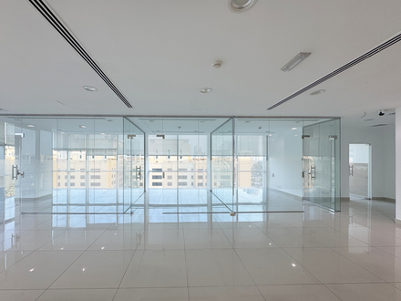 Emaar Business Park Building 4 in Dubai - 1895.00